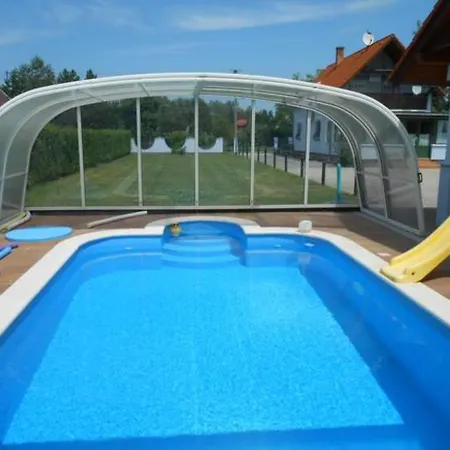 Schoenes Mit Grossen Pool 250 M Vom Balaton *