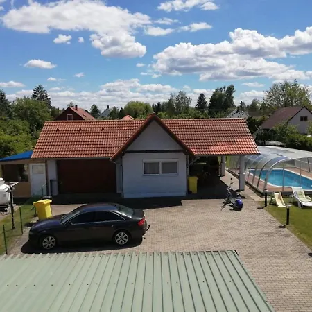Dom wakacyjny Schoenes Mit Grossen Pool 250 M Vom Balaton Balatonmáriafürdő