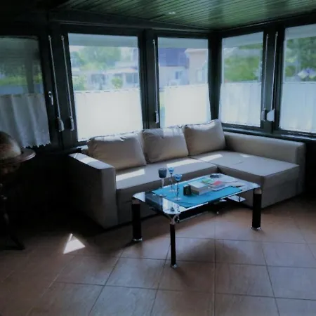 بيت للعطل Schoenes Mit Grossen Pool 250 M Vom Balaton *
