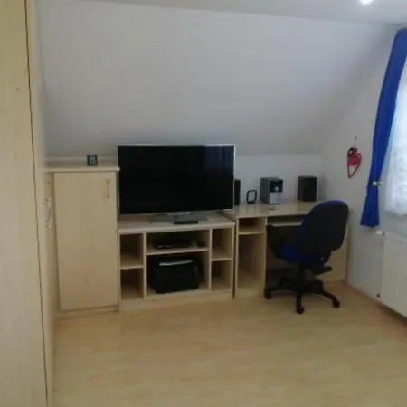 Schoenes Mit Grossen Pool 250 M Vom Balaton