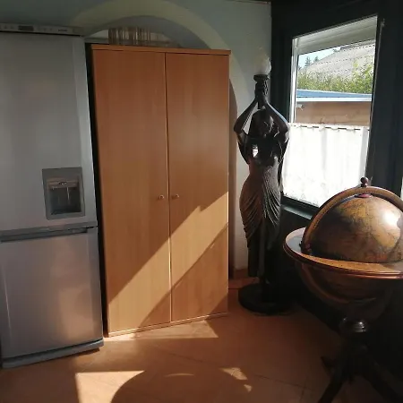 Schoenes Mit Grossen Pool 250 M Vom Balaton