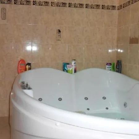 بيت للعطل Schoenes Mit Grossen Pool 250 M Vom Balaton