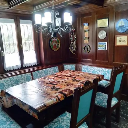 Schoenes Mit Grossen Pool 250 M Vom Balaton Balatonmáriafürdő